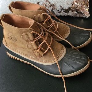 Sorel Out N About Boots size 8.5